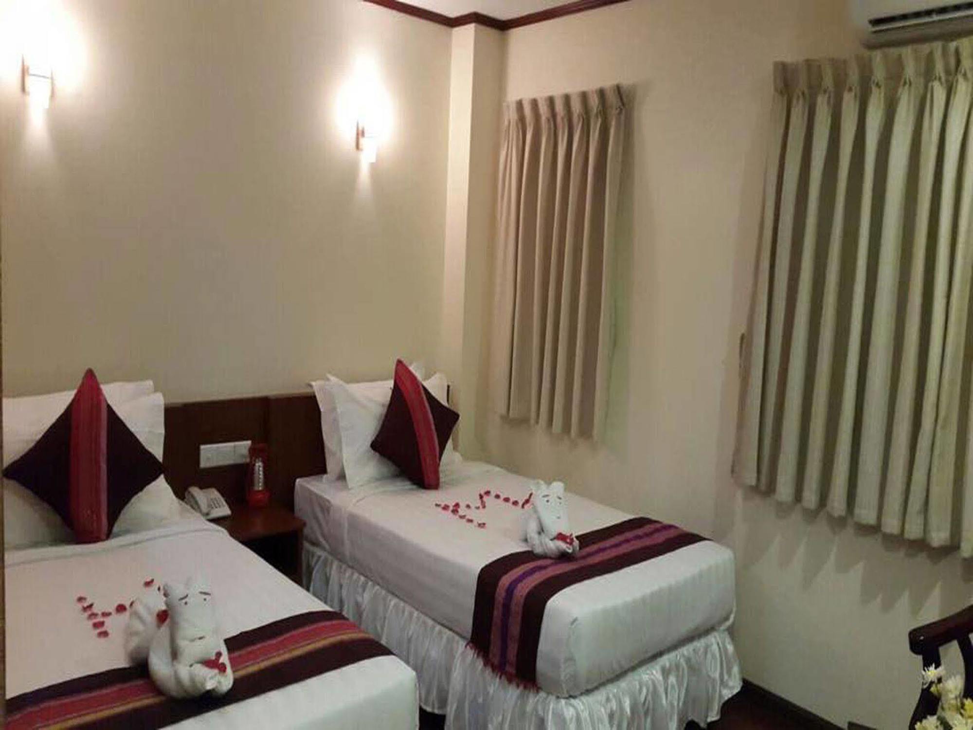 Hotel Memory Sittwe Extérieur photo